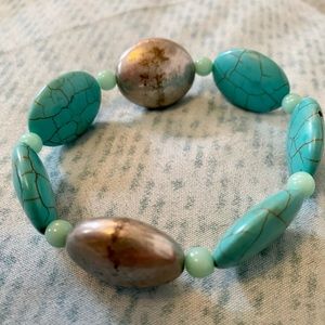 Turquoise and silver beaded stretch bracelet!